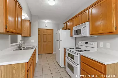 5752 East Town Drive #9, Hudsonville, MI 49426 - Photo 6