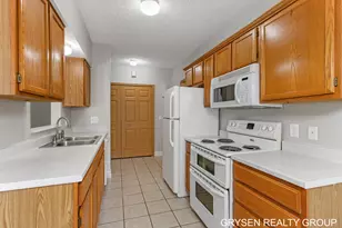 5752 E Town Dr, Hudsonville, MI 49426 - Photo 6
