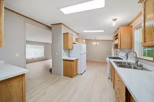 704 Hidden River Dr, Adrian, MI 49221 - Photo 10