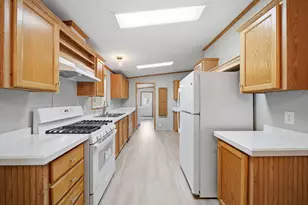704 Hidden River Dr, Adrian, MI 49221 - Photo 8