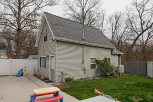935 Woodland Beach, Battle Creek, MI 49014 - Photo 2