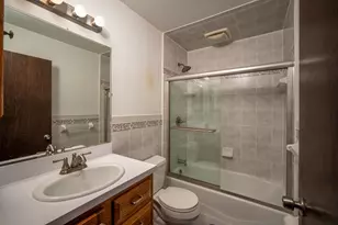 2887 Roundtree Dr, Troy, MI 48083 - Photo 14
