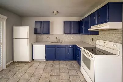 2887 Roundtree Drive, Troy, MI 48083 - Photo 6