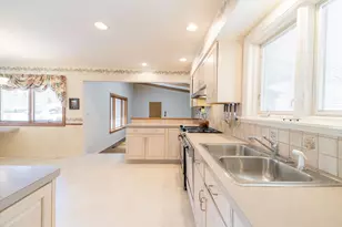 8480 Hampton, Grosse Ile, MI 48138 - Photo 14