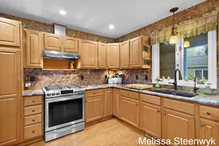 2740 Hittle Creek Dr, Fruitport, MI 49415 - Photo 14