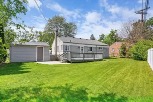 23870 Beacon Dr, Farmington, MI 48336 - Photo 36
