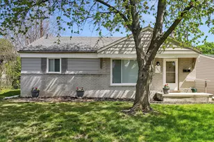 23870 Beacon Dr, Farmington, MI 48336 - Photo 4