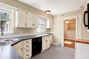 23870 Beacon Dr, Farmington, MI 48336 - Photo 12