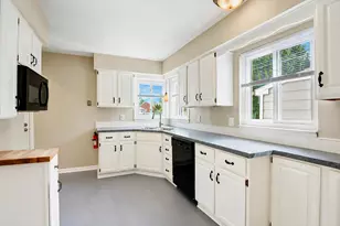 23870 Beacon Dr, Farmington, MI 48336 - Photo 10
