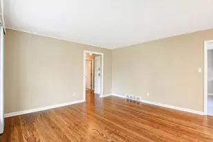 23870 Beacon Dr, Farmington, MI 48336 - Photo 6