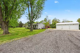 10085 Plank Rd, Maybee, MI 48159 - Photo 4