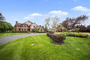 5688 Overbrook Ct, Ann Arbor, MI 48105 - Photo 2
