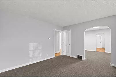 2533 S Washington Avenue, Lansing, MI 48910 - Photo 6