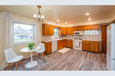 2565 Cherrywood Court SW, Wyoming, MI 49519 - Photo 6