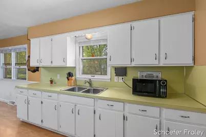 949 Diane Street SE, Kentwood, MI 49508 - Photo 10