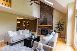 7170 Hawthorn Valley Ave, Kalamazoo, MI 49009 - Photo 10