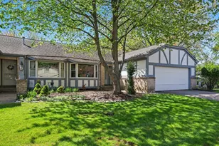 3119 W Maple Villa Dr SE, Grand Rapids, MI 49508 - Photo 2
