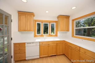 2102 Ontonagon Ave SE, Grand Rapids, MI 49506 - Photo 10