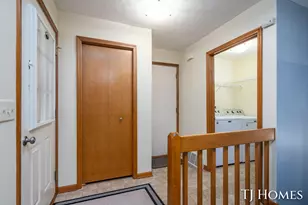 2466 Bridgeport Ln SE, Grand Rapids, MI 49508 - Photo 8