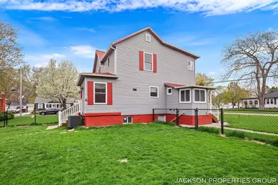 218 N Jackson Street, Spring Lake, MI 49456 - Photo 4