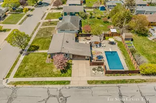 529 Arlington Ave, Grand Haven, MI 49417 - Photo 1