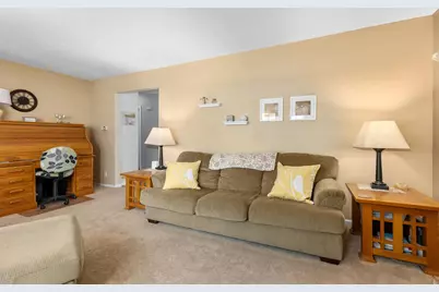 996 Colonial Court, Holland, MI 49423 - Photo 10