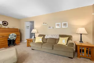 996 Colonial Ct, Holland, MI 49423 - Photo 10