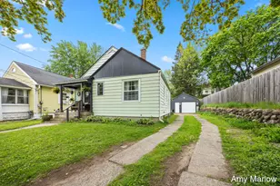 884 Hollywood St NE, Grand Rapids, MI 49505 - Photo 2