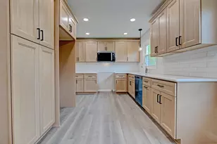 3636 Alida Ave, Rochester Hills, MI 48309 - Photo 8