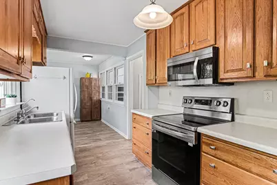 605 Edwards Street, Grand Ledge, MI 48837 - Photo 10