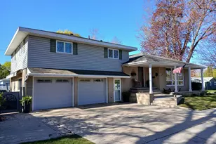 318 N Emily St, Ludington, MI 49431 - Photo 2