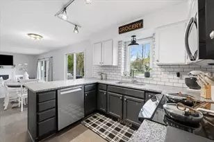 1384 Baywood Cir, Brighton, MI 48116 - Photo 22