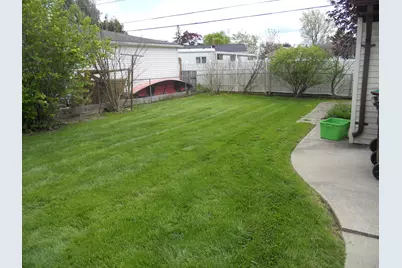22119 Candace Drive, Rockwood, MI 48173 - Photo 4