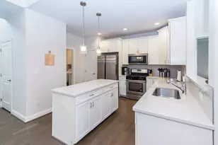 2544 Oxford Cir, Ann Arbor, MI 48103 - Photo 8