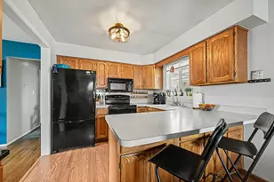 40579 Firwood Dr, Plymouth, MI 48170 - Photo 4
