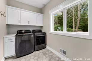 17870 W Spring Lake Rd, Spring Lake, MI 49456 - Photo 30