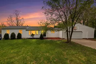 1679 Stonewood Dr SE, Lowell, MI 49331 - Photo 2