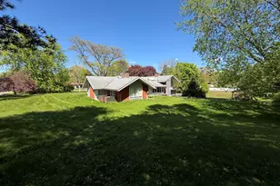 1322 Woodkrest Dr, Flint, MI 48532 - Photo 4