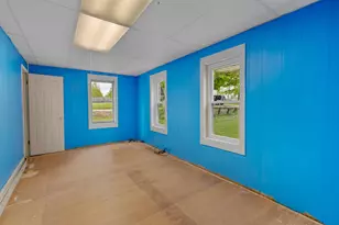 219 Water St, Jonesville, MI 49250 - Photo 16