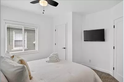 49 Calvert Avenue, Detroit, MI 48202 - Photo 14