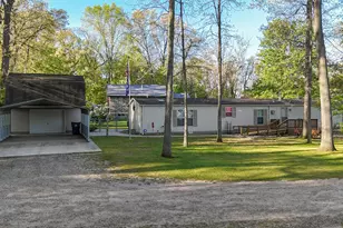 24599 Linden St, Dowagiac, MI 49047 - Photo 1