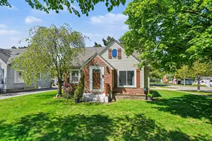 59 E 35th St, Holland, MI 49423 - Photo 2