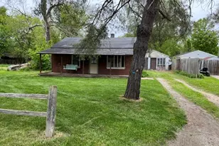 422 Wellington Ave, Battle Creek, MI 49037 - Photo 2
