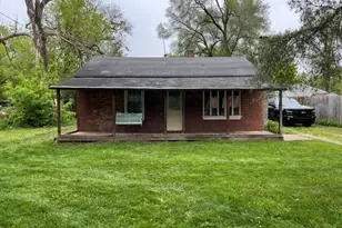 422 Wellington Ave, Battle Creek, MI 49037 - Photo 1