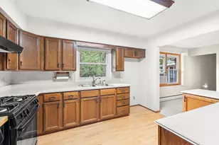 1077 Riverside Dr, Battle Creek, MI 49015 - Photo 8