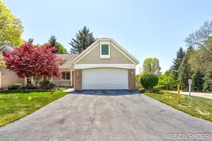 245 E Timberlake Dr, Holland, MI 49424 - Photo 2