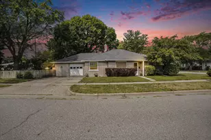 705 S Griffin St, Grand Haven, MI 49417 - Photo 1