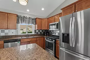 1257 S Village Cir, Kalamazoo, MI 49009 - Photo 6