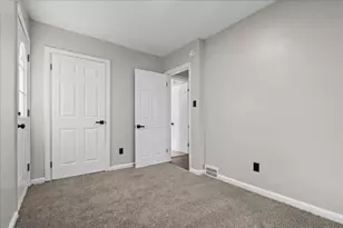10042 Grayton St, Detroit, MI 48224 - Photo 16