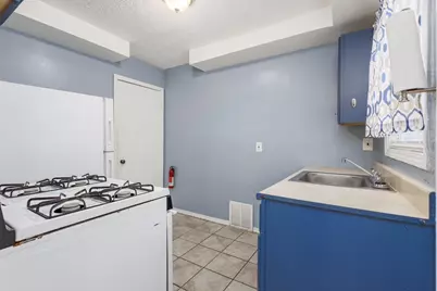 9521 Brace Street, Detroit, MI 48228 - Photo 8